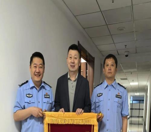 在人潮之中守護萬千歡呼山西汾酒男籃致謝太原市公安局，感謝每一位保駕護航的你們！