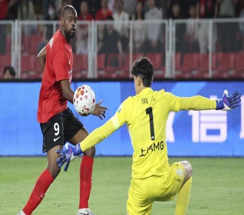 中超：遼寧鐵人勝上海海港