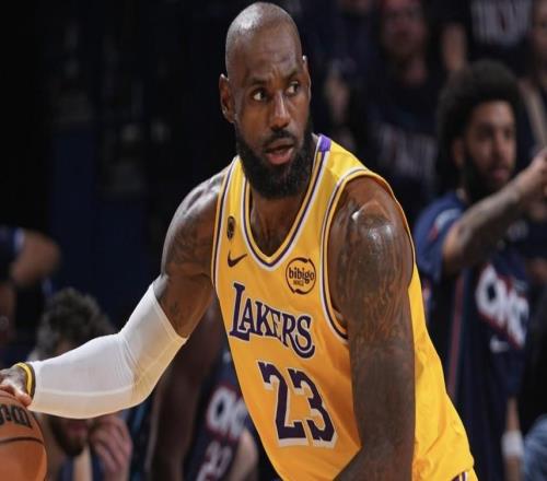 ESPN記者：詹姆斯目前還沒決定自己的未來，我預(yù)計(jì)他會(huì)繼續(xù)打