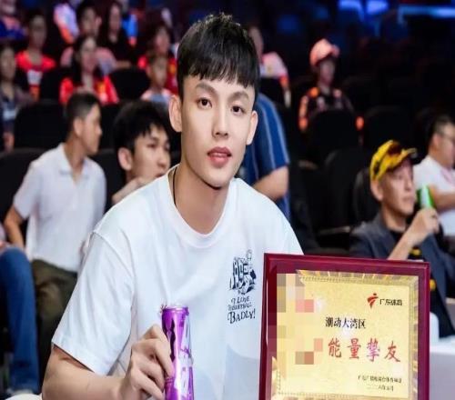 宏遠速遞！徐杰簽新合同，杜鋒出席重要活動，朱芳雨深夜發聲