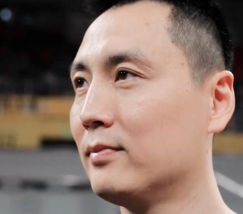 盧偉：洛夫頓的傷病還是不太好，今晚對布朗已經有針對性方案
