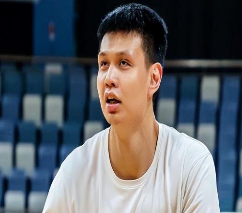 出身體育世家，曾隨浙江廣廈奪CBA冠軍，35歲已是湖南勇勝主教練