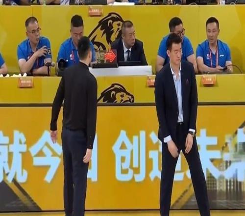 上海男籃33分狂勝廣廈僅差1勝奪冠引熱議張鎮麟23+9+6獲盛贊