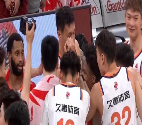 上海33分大勝廣廈30奪冠軍點古德溫28+10張鎮麟23+9+6