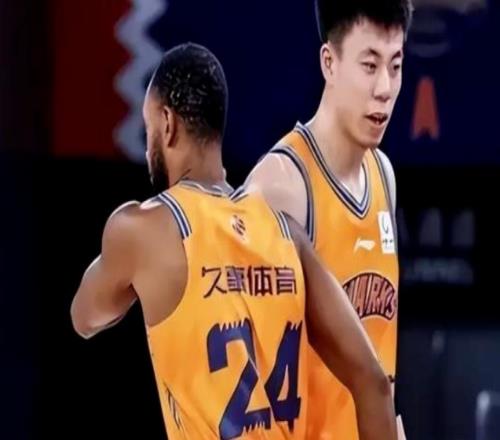 遼寧男籃動態速遞！趙繼偉隨隊出發男籃熱身賽，球隊要求球員全員回歸，已收到多份外援報告