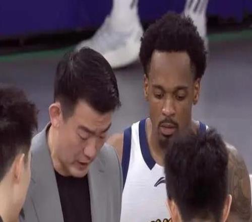 手握冠軍點(diǎn)上海男籃劍指橫掃背水一戰(zhàn)廣廈能否捍衛(wèi)主場(chǎng)尊嚴(yán)