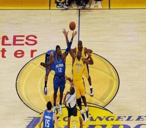 經典回歸！NBA總決賽地板迎回冠軍金杯圖案