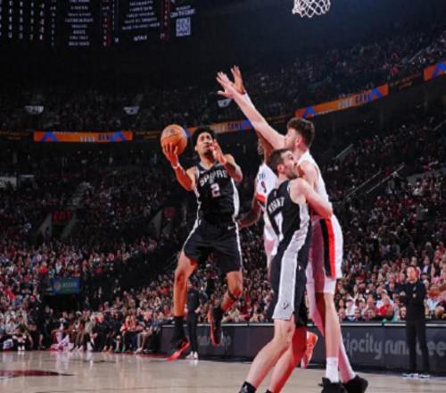 他是NBA現役最強防守教練，年齡和詹姆斯一樣大苦熬15年終迎轉正