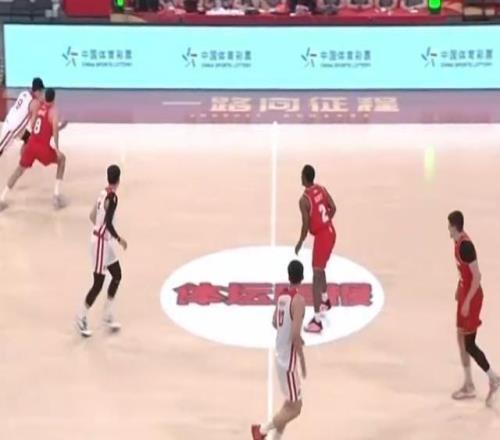 王俊杰兩雙，中國男籃熱身賽82：78塞爾維亞聯賽亞軍隊