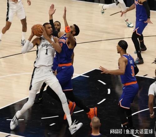 馬刺兩大敗因出爐，文班賽后承認錯誤！米奇難辭其咎，福克斯攤牌