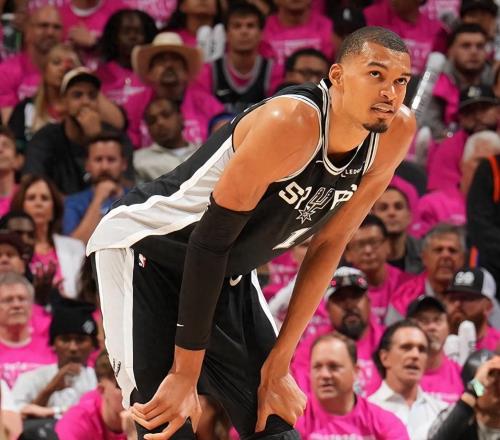 NBA總決賽：馬刺02尼克斯，賽后還有4個壞消息，文班心態(tài)崩盤