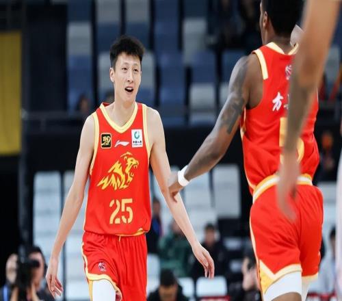 頂薪合約到期！CBA昔日頂尖后衛(wèi)急劇下滑，季后賽場均0分遭冷藏