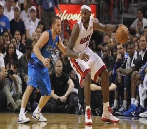 NBA巨星拉胯名場(chǎng)面虎撲熱帖引發(fā)球迷圍觀