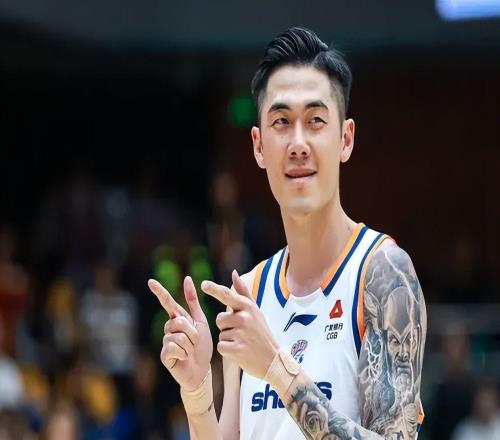 CBA消息！上海男籃收到罰單，張鎮(zhèn)麟或鎖定頂薪，劉錚想要留隊(duì)
