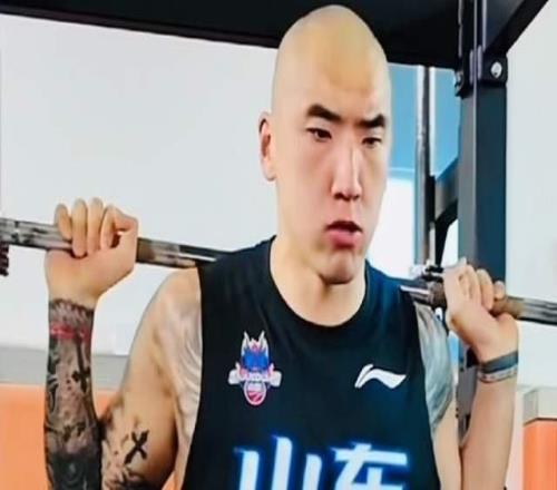山東4消息：助教離隊(duì)，漢林光頭，新賽季目標(biāo)敲定，邱彪再拼一把