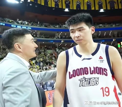 CBA下賽季分組出爐徐昕打杜鋒4次廣東與北京交手4次趙睿很開心