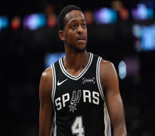 文班你太狠了，80年NBA絕無僅有的紀(jì)錄，被22歲的你做到了