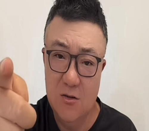 董路氣笑：黑子為了黑我把埃弗頓男球員P成女球員身高長相也P了