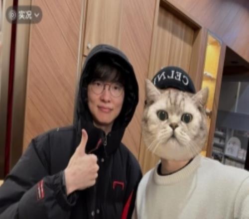 行程好运网友分享：在韩国没看成比赛但海底捞偶遇了Faker