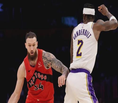 雷迪克主动变阵！最近拉胯的湖人，终于赢一场回血！