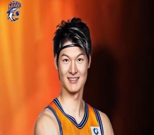 上海vs北京前瞻：王哲林生日夜冲主场