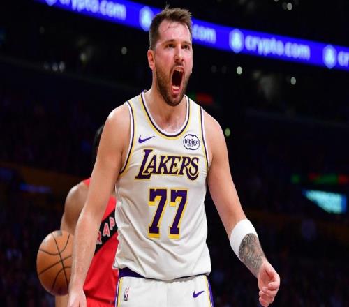 东契奇票王，詹姆斯纪录终结！全明星首发出炉，哈登小卡有望入选