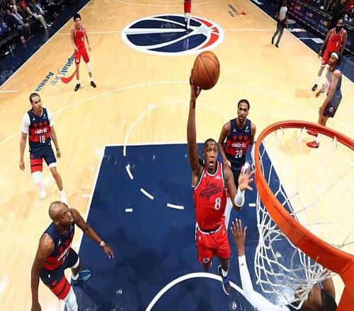 不愧是哈登的好搭档！快船后场大闸在