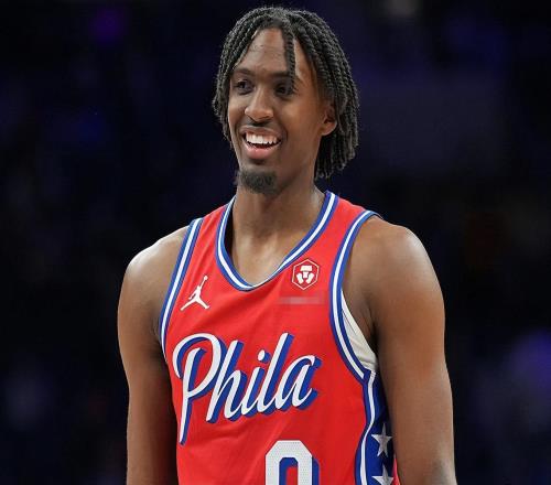 33分10板7记三分球！29分8助8断！全明星首发菜鸟交上投名状