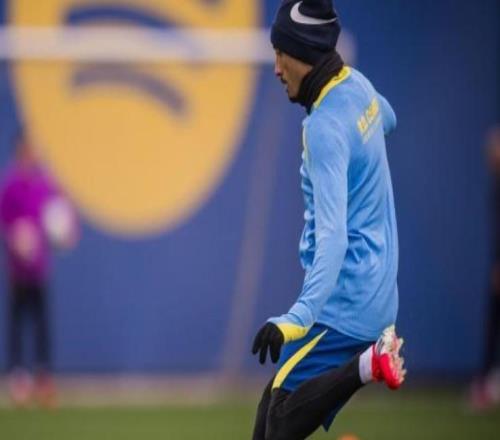 世体：拉菲尼亚参加合练，对阵布拉格斯