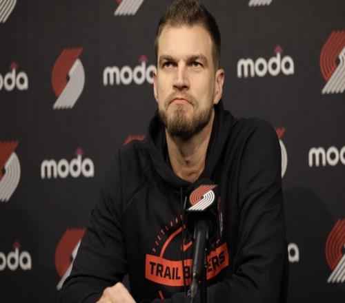 杨瀚森刚好起来，斯普利特却惹争议！宣布遗憾决定，小杨出头太难