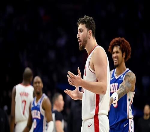 明明場上效果如此糟糕，結果火箭卻還讓他在關鍵時刻留在場上