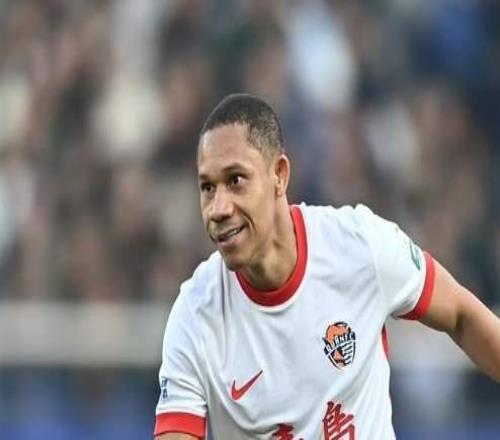 海牛新外援抵達(dá)，1.91米B2B中場，津門虎升級(jí)防線，挖寶西乙隊(duì)長