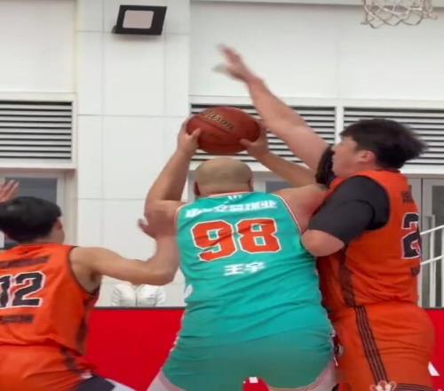 胖成球！廣東舊將身材變化明顯球迷調(diào)侃成奧尼爾