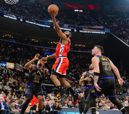 小卡复出24+5！快船111104湖人：祖巴茨18+19制霸内线！