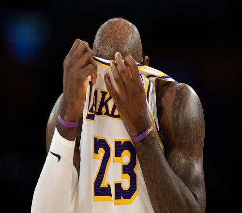 末節(jié)追分未果，詹姆斯全場19投9中拿下23分5板6助，正負值7