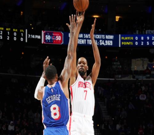 無懼關(guān)鍵干擾球漏判！76人雙星轟68分加時(shí)勝火箭杜蘭特36分8失誤