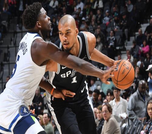 8362！這是愛德華茲和約基奇區(qū)別，他已鎖定年度最佳關(guān)鍵球員獎