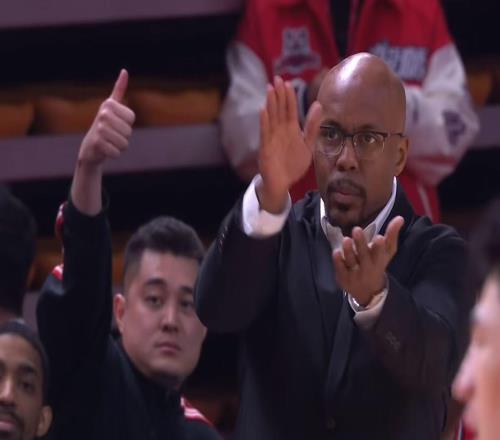 封盖第1+篮板第2！广东“新中锋”打