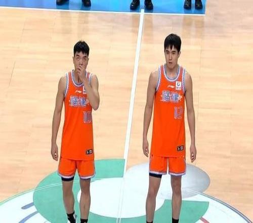 上海男篮4连胜,排名暂时升至第2弗格36分梦回巅峰主力保存体能