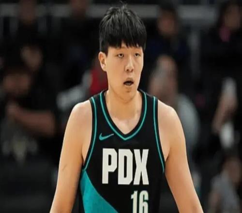 杨瀚森刚猛一节又垮！首节完美辅助，次