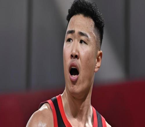 贺希宁“哑巴吃黄连”,球迷:裁判“和稀泥”