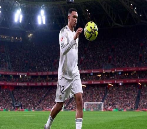 阿斯：英媒报道的阿韦洛亚让阿诺德走人是谣言，皇马百分百信任他