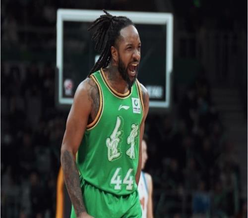 辽宁6战5败拉警报:国手PK赵继伟三分6中1逊色高诗岩全能表现