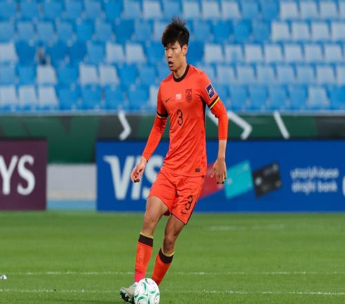 媒体人:铁人准备重启贺一然的转会谈判,此前接触曾不了了之