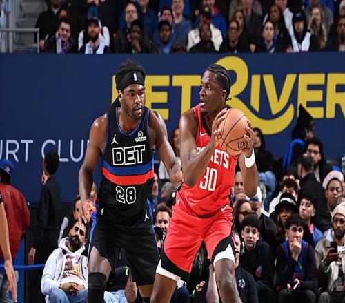 场上效果其实还行,只是火箭对于替补中锋的信任度依然不高