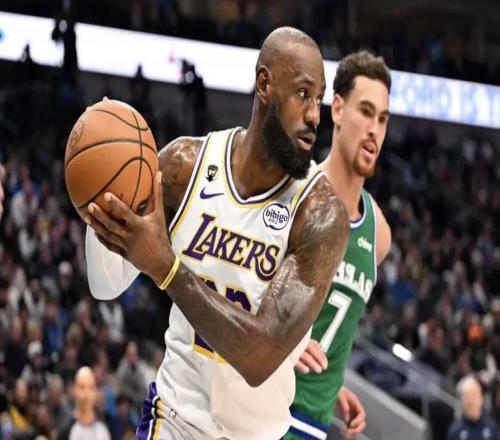 詹姆斯:我一直是球队防守端指挥的声音,过去几年都是如此