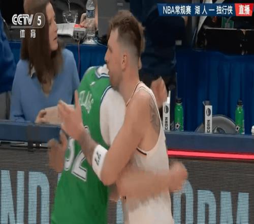 东契奇33+8+11！湖人末节逆转独行侠