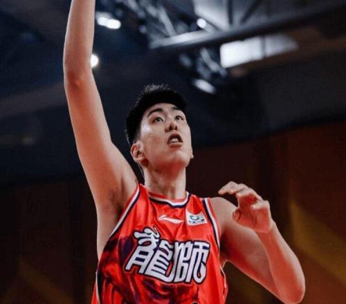 两战轰37+24！中国男篮22岁2米26中锋崛起：郭艾伦助他再蜕变
