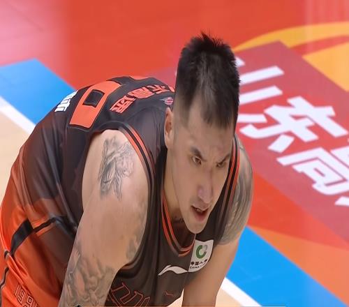 强势击败卫冕冠军！近12轮赢了11场，又