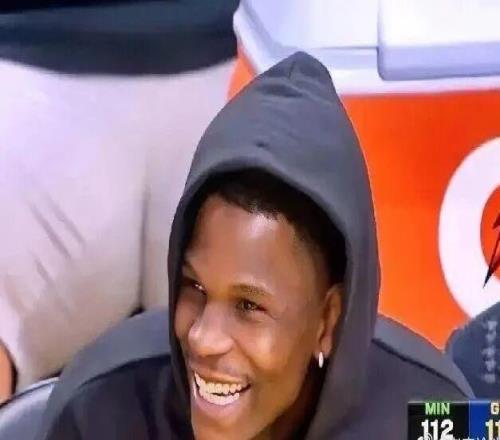 炸裂!华子打着比赛“违规”招募库里,库里笑而不语!